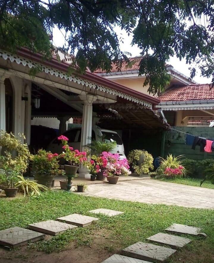 Ruslanka Homestay Ettukala Zewnętrze zdjęcie